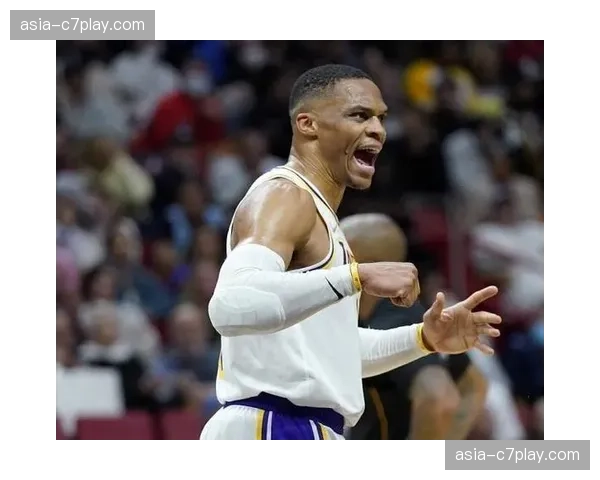 季后赛临近，多支球队聘请专业运动科学团队进行疲劳监测