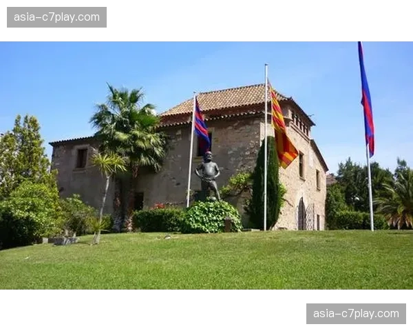 深度报道:拉玛西亚青训营调整课程,增设“无球阶段压迫决策”专项训练模块